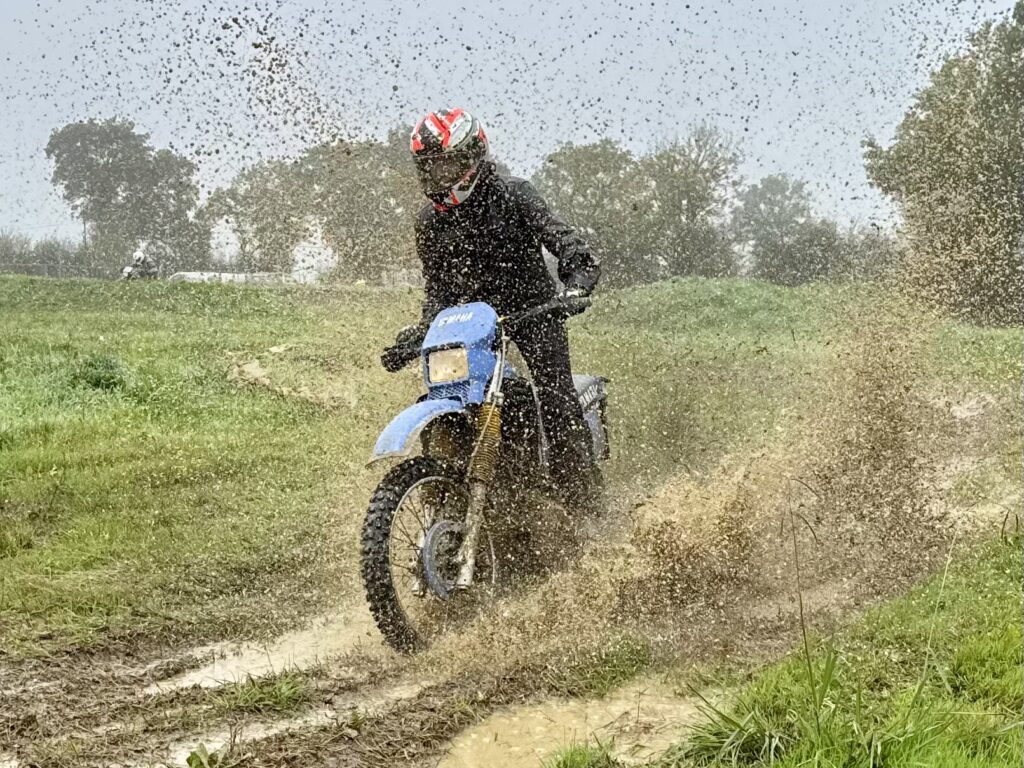 Motard dans la gadoue