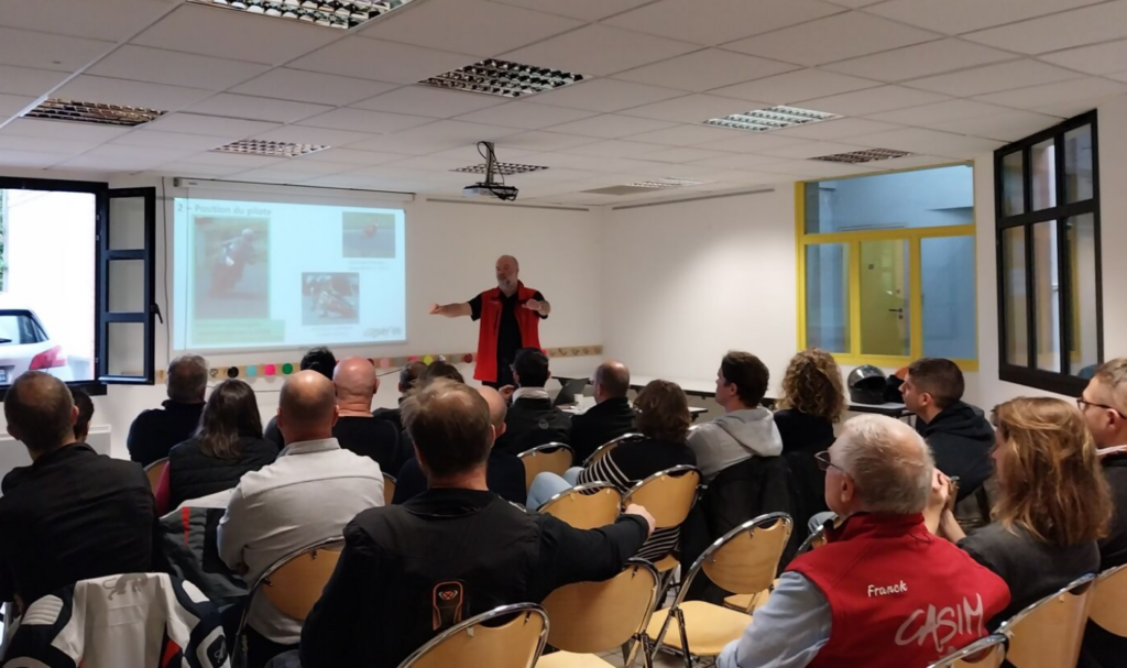 Cours en salle sur la trajectoire